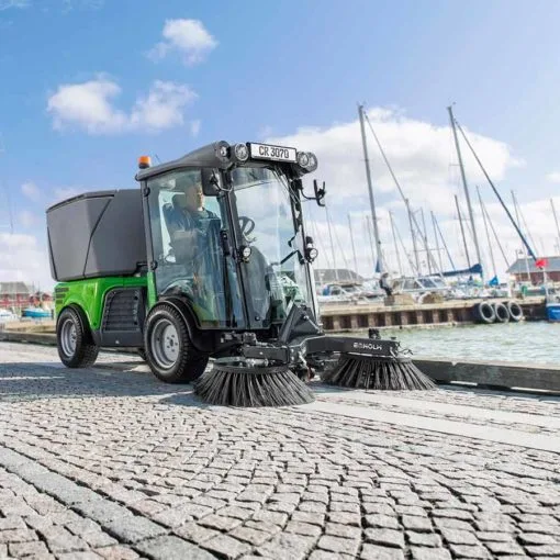 CR3070 city ranger suction sweeper